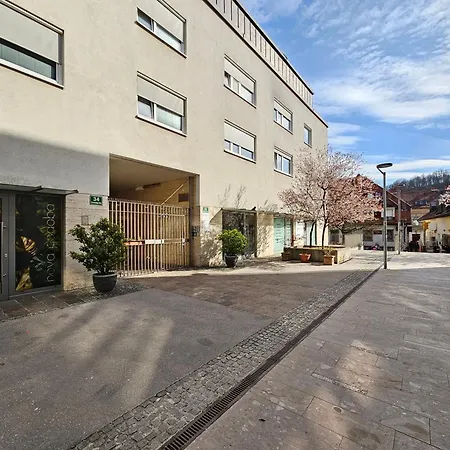 Irena Tour As דירה לובליאנה