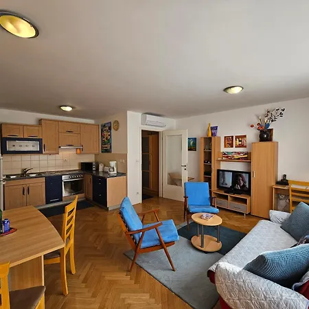 Irena Tour As לובליאנה