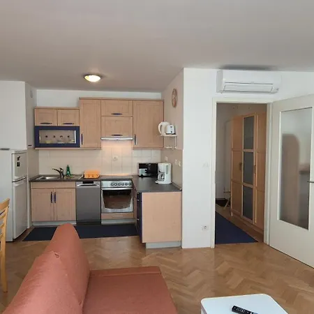 Apartma Irena Tour As *