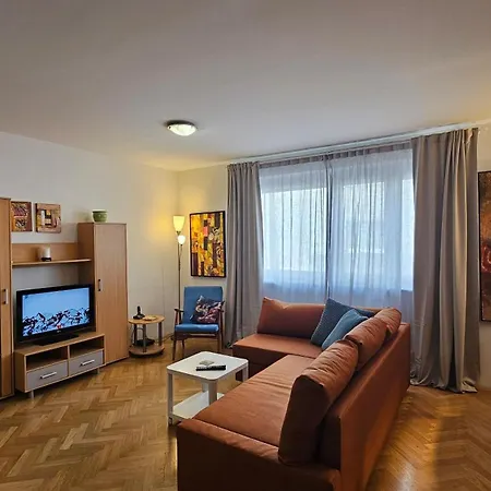 Irena Tour As Apartma